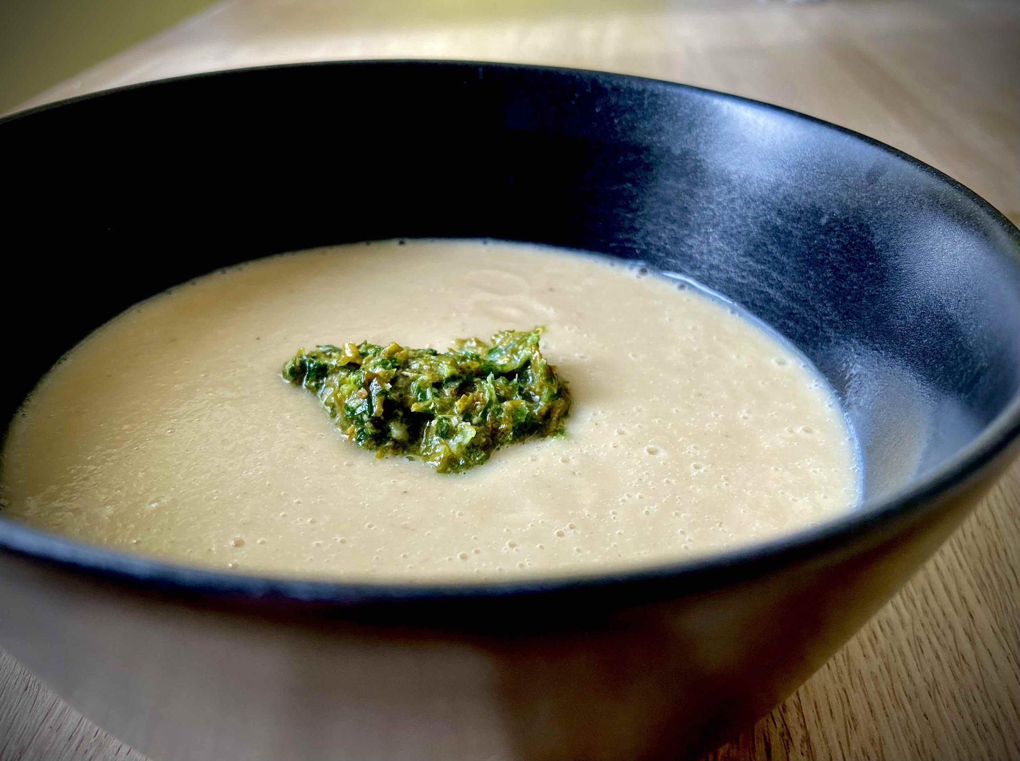 HERBSTRÜBEN-SUPPE mit GRÜNKOHLPESTO.