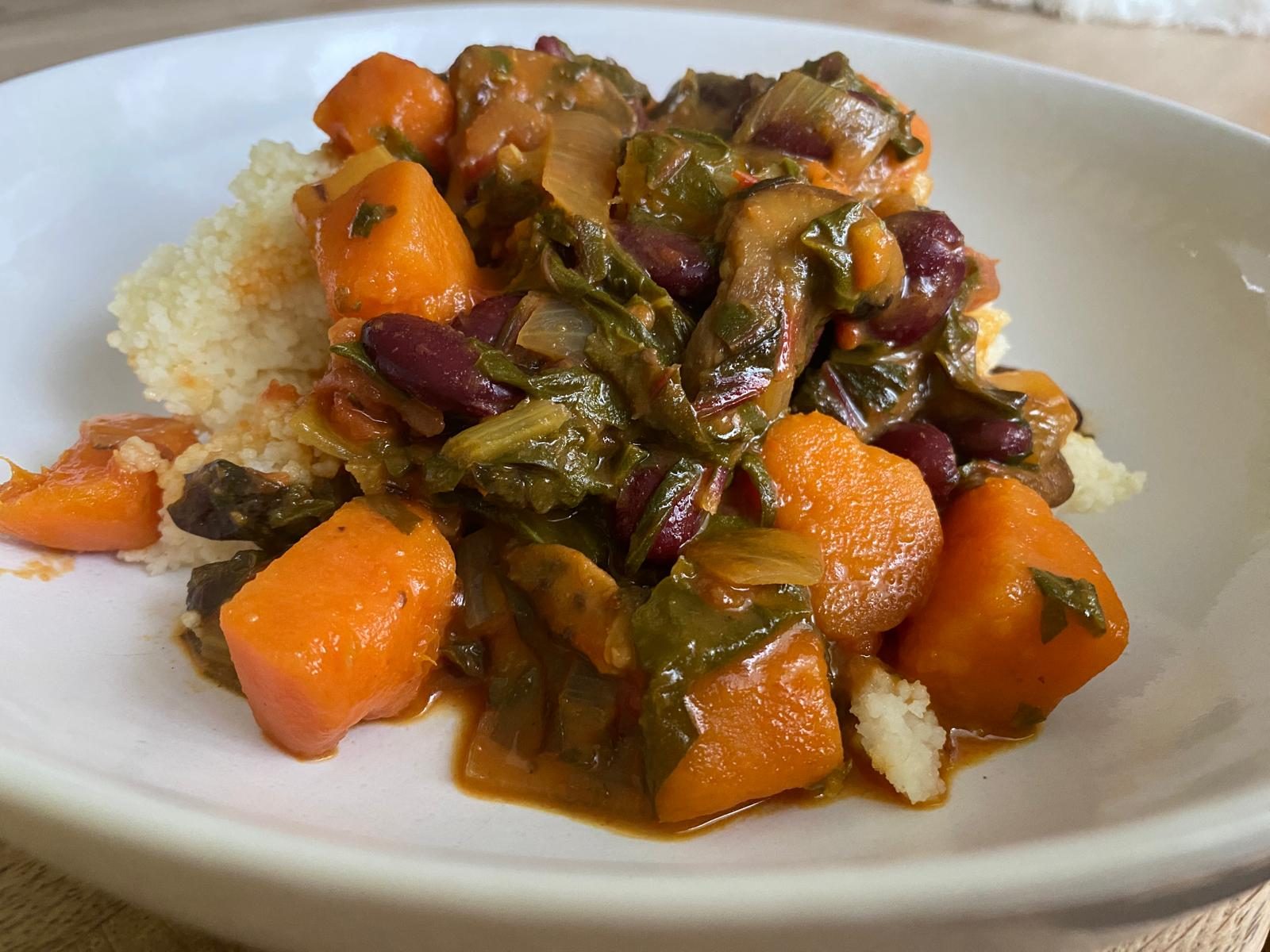 SÜSSKARTOFFELGULASCH MIT MANGOLD.